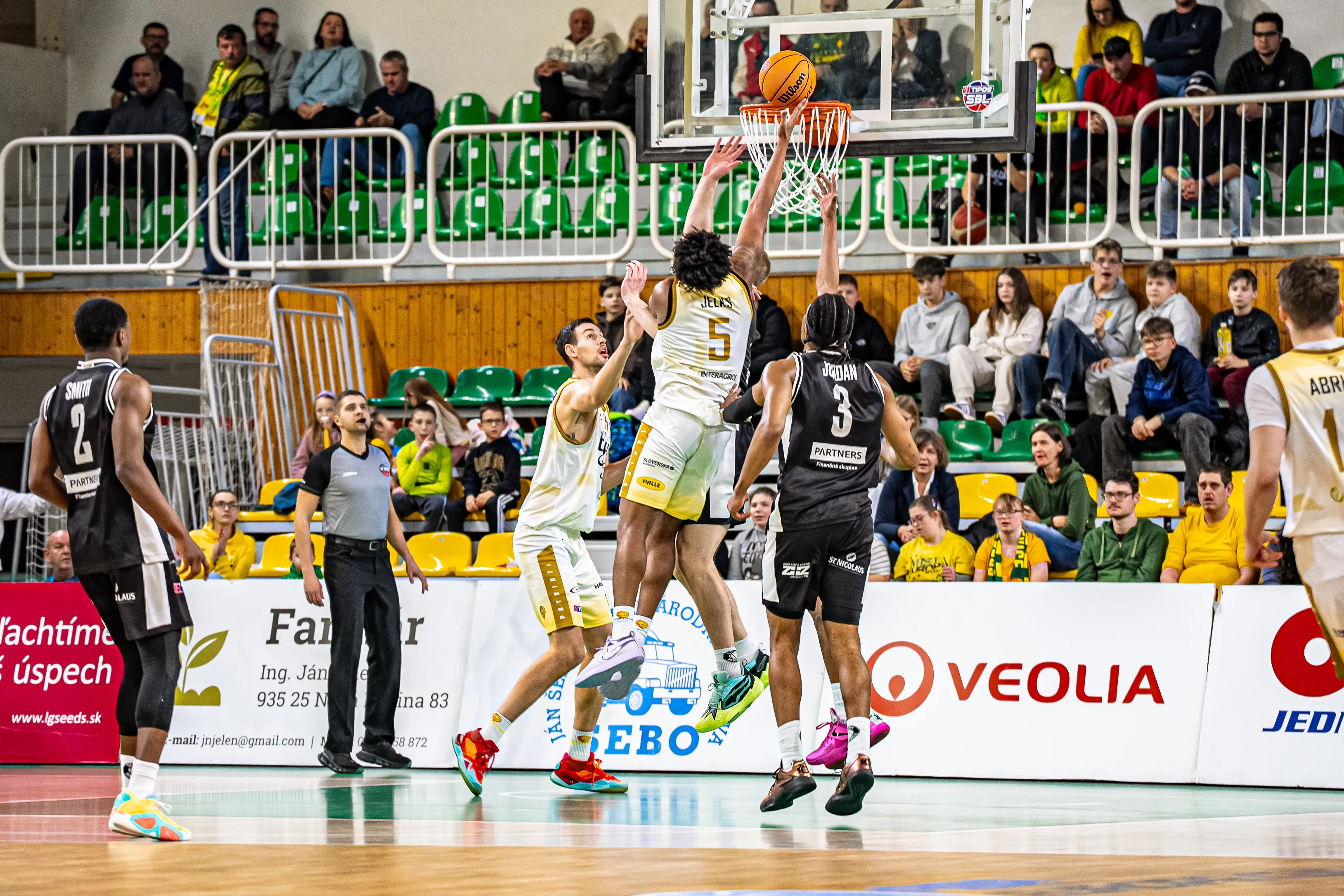 Zápas Prievidze s Levicami opäť priniesol reklamu na basketbal 5 DSC0487520250115215251