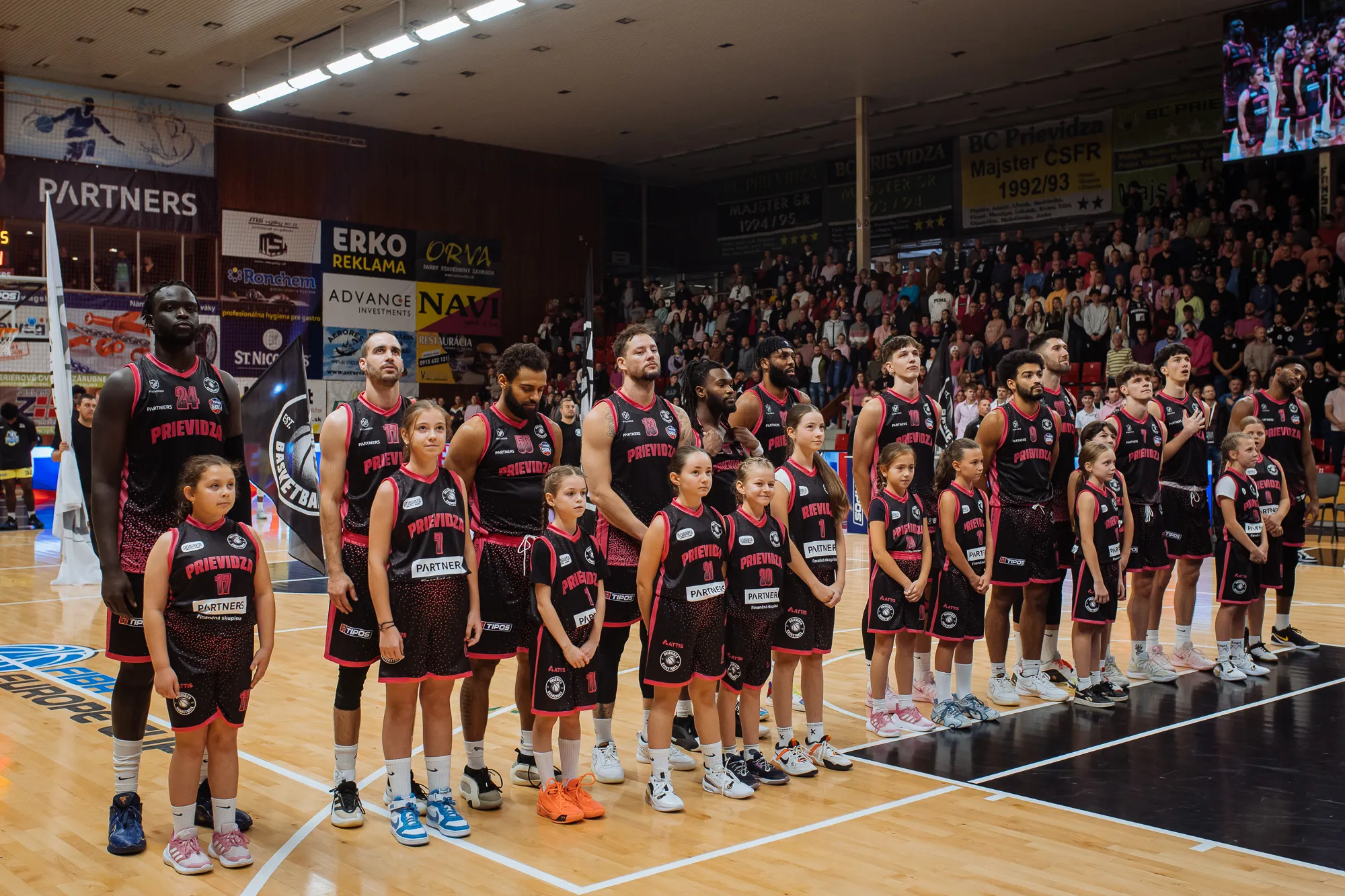 BC Prievidza sa zapojila do Ružového októbra a spustila dražbu dresov na podporu OZ Amazonky 6 EO3A636920251023181418