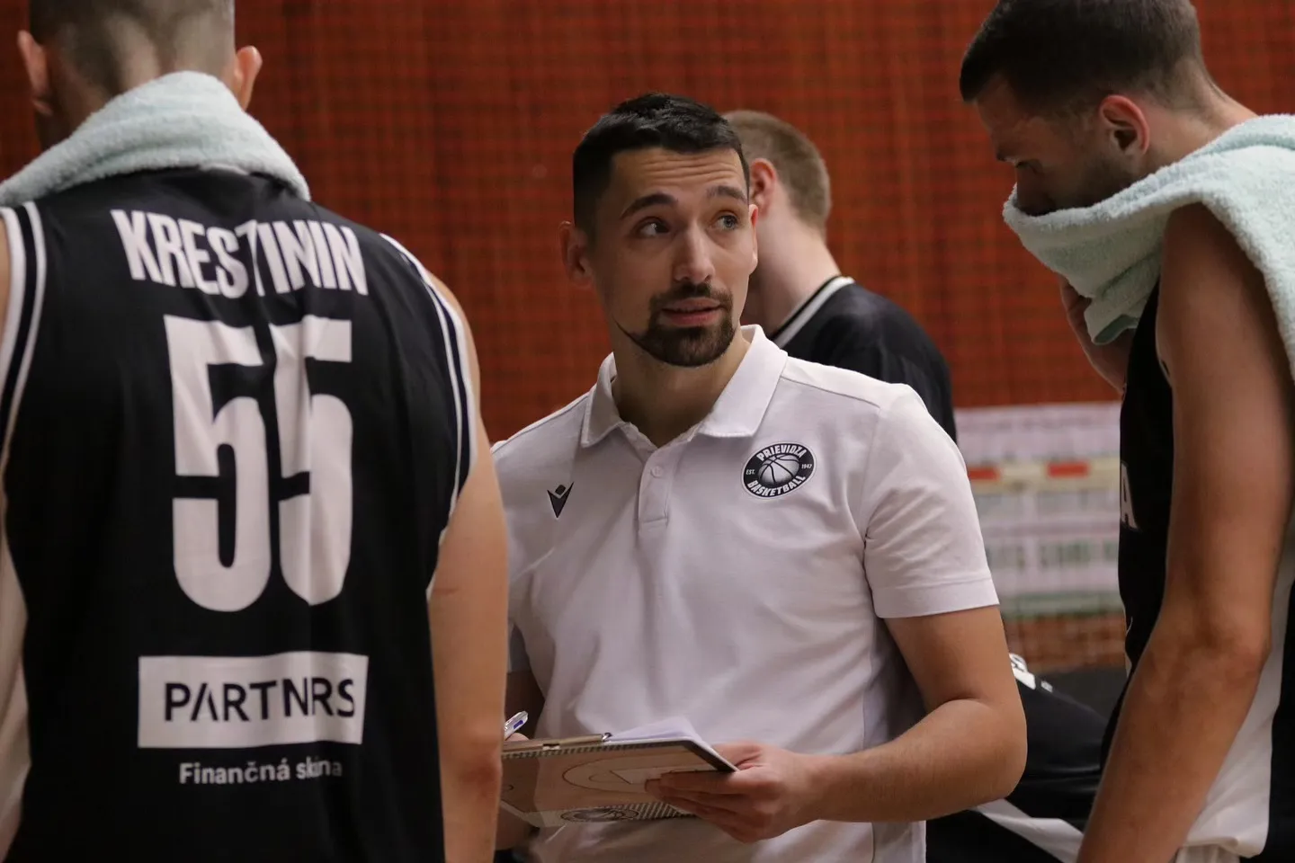 Michal Suriak: Ako tréner žijete basketbalom 24 hodín denne. Inšpirácia v Srbsku, rok v Prievidzi, splnený sen 14 Michal Suriak timeout20250708095727
