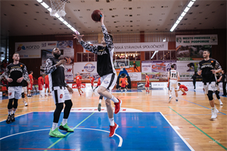 BC Prievidza- MBK Rieker Com-Therm Komárno 96:74 (foto: Vladimír Králik)