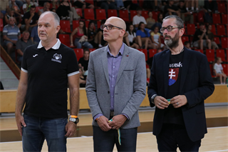 Slávnostné otvorenie novej palubovky: BC Prievidza - NH Ostrava 75:73 (foto: Ladislav Szibilla)	