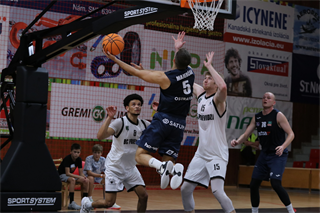 Slávnostné otvorenie novej palubovky: BC Prievidza - NH Ostrava 75:73 (foto: Ladislav Szibilla)	