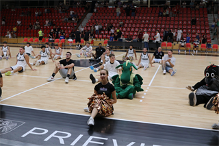 Slávnostné otvorenie novej palubovky: BC Prievidza - NH Ostrava 75:73 (foto: Ladislav Szibilla)	