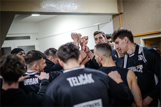 34. kolo Tipos SBL: BC Prievidza - BC Komárno 79:81 (Lukáš Droppan)	