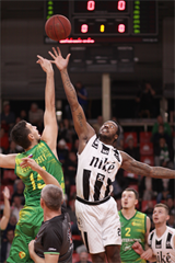 BC Prievidza – Patrioti Levice 105:81 (foto: Ladislav Szibilla)