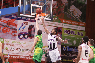 BC Prievidza – Patrioti Levice 105:81 (foto: Ladislav Szibilla)