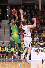 BC Prievidza – Patrioti Levice 105:81 (foto: Ladislav Szibilla)