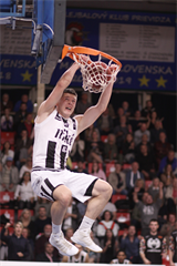 BC Prievidza – Patrioti Levice 105:81 (foto: Ladislav Szibilla)