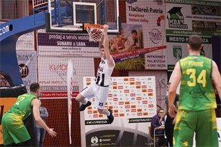 BC Prievidza – Patrioti Levice 105:81 (foto: Ladislav Szibilla)