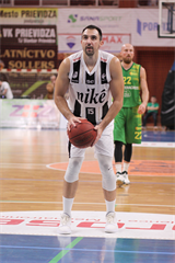 BC Prievidza – Patrioti Levice 105:81 (foto: Ladislav Szibilla)