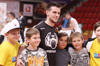 BC Prievidza – Patrioti Levice 105:81 (foto: Ladislav Szibilla)