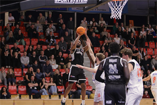31. kolo TIPOS SBL: BC Prievidza : Spišskí Rytieri 110:77 (Ladislav Szibilla)