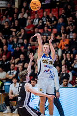 33. kolo TIPOS SBL: BC Prievidza - Iskra Svit 104:72 (Vladimír Králik)