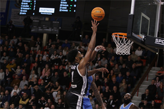 35. kolo TIPOS SBL: BC Prievidza : BC Slovan Bratislava 70:81 (Ladislav Szibilla)