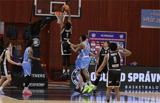 35. kolo TIPOS SBL: BC Prievidza : BC Slovan Bratislava 70:81 (Ladislav Szibilla)