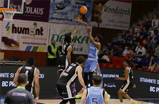 35. kolo TIPOS SBL: BC Prievidza : BC Slovan Bratislava 70:81 (Ladislav Szibilla)