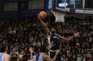 35. kolo TIPOS SBL: BC Prievidza : BC Slovan Bratislava 70:81 (Ladislav Szibilla)