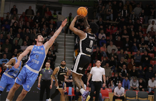 35. kolo TIPOS SBL: BC Prievidza : BC Slovan Bratislava 70:81 (Ladislav Szibilla)