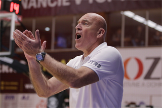 35. kolo TIPOS SBL: BC Prievidza : BC Slovan Bratislava 70:81 (Ladislav Szibilla)
