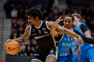 35. kolo TIPOS SBL: BC Prievidza - BC Slovan Bratislava 70:81 (Vladimír Králik)