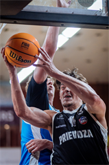 35. kolo TIPOS SBL: BC Prievidza - BC Slovan Bratislava 70:81 (Vladimír Králik)