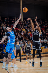 35. kolo TIPOS SBL: BC Prievidza - BC Slovan Bratislava 70:81 (Vladimír Králik)