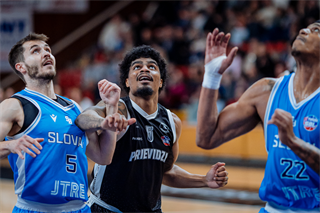 35. kolo TIPOS SBL: BC Prievidza - BC Slovan Bratislava 70:81 (Vladimír Králik)