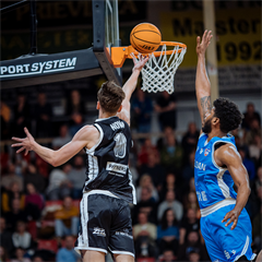 35. kolo TIPOS SBL: BC Prievidza - BC Slovan Bratislava 70:81 (Vladimír Králik)
