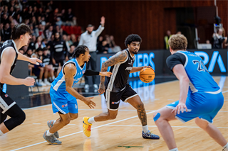 35. kolo TIPOS SBL: BC Prievidza - BC Slovan Bratislava 70:81 (Vladimír Králik)