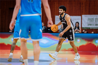 35. kolo TIPOS SBL: BC Prievidza - BC Slovan Bratislava 70:81 (Vladimír Králik)
