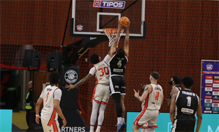 1. štvrťfinále TIPOS SBL: BC Prievidza : BC Komárno 85:71 (Ladislav Szibilla)