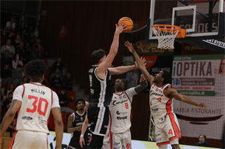 1. štvrťfinále TIPOS SBL: BC Prievidza : BC Komárno 85:71 (Ladislav Szibilla)