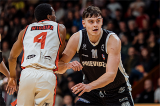 1. štvrťfinále TIPOS SBL: BC Prievidza - BC Komárno 85:71 (Vladimír Králik)