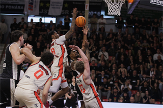 3. štvrťfinále TIPOS SBL: BC Prievidza : BC Komárno 75:73 (Ladislav Szibilla)