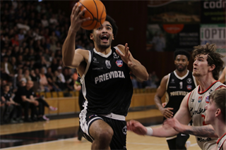 3. štvrťfinále TIPOS SBL: BC Prievidza : BC Komárno 75:73 (Ladislav Szibilla)