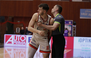 3. štvrťfinále TIPOS SBL: BC Prievidza : BC Komárno 75:73 (Ladislav Szibilla)