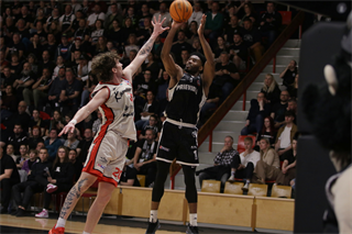 3. štvrťfinále TIPOS SBL: BC Prievidza : BC Komárno 75:73 (Ladislav Szibilla)
