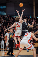 3. štvrťfinále TIPOS SBL: BC Prievidza - BC Komárno 75:73 (Vladimír Králik)