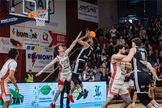 3. štvrťfinále TIPOS SBL: BC Prievidza - BC Komárno 75:73 (Vladimír Králik)