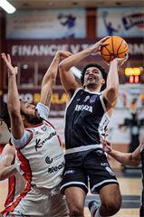 3. štvrťfinále TIPOS SBL: BC Prievidza - BC Komárno 75:73 (Vladimír Králik)