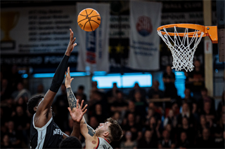 3. štvrťfinále TIPOS SBL: BC Prievidza - BC Komárno 75:73 (Vladimír Králik)