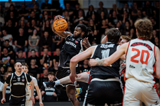 3. štvrťfinále TIPOS SBL: BC Prievidza - BC Komárno 75:73 (Vladimír Králik)