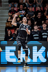 3. štvrťfinále TIPOS SBL: BC Prievidza - BC Komárno 75:73 (Vladimír Králik)