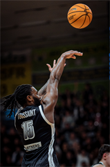 3. štvrťfinále TIPOS SBL: BC Prievidza - BC Komárno 75:73 (Vladimír Králik)