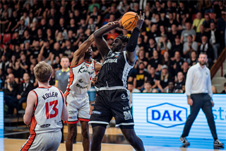 3. štvrťfinále TIPOS SBL: BC Prievidza - BC Komárno 75:73 (Vladimír Králik)