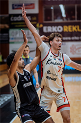 3. štvrťfinále TIPOS SBL: BC Prievidza - BC Komárno 75:73 (Vladimír Králik)
