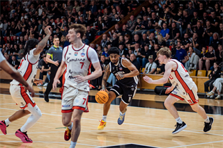 3. štvrťfinále TIPOS SBL: BC Prievidza - BC Komárno 75:73 (Vladimír Králik)