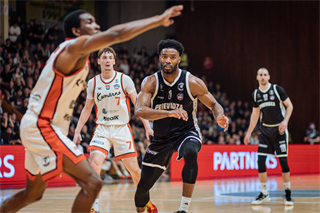 3. štvrťfinále TIPOS SBL: BC Prievidza - BC Komárno 75:73 (Vladimír Králik)