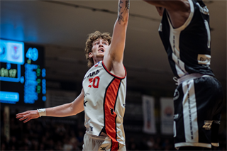 3. štvrťfinále TIPOS SBL: BC Prievidza - BC Komárno 75:73 (Vladimír Králik)