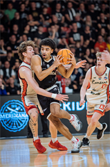 3. štvrťfinále TIPOS SBL: BC Prievidza - BC Komárno 75:73 (Vladimír Králik)